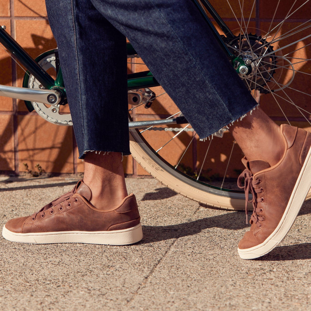 TRVL LITE Tan Leather Lace-Up Sneaker