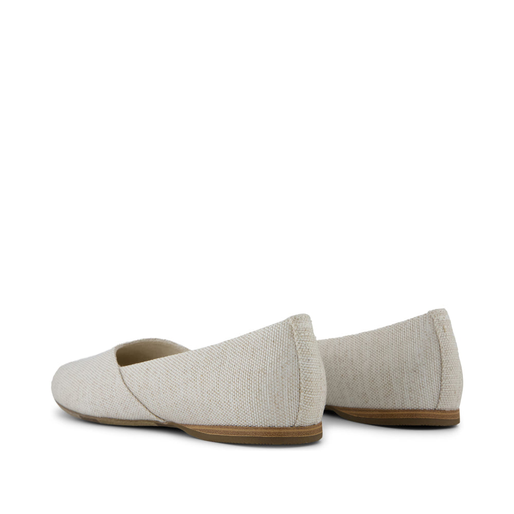 Gemma Flat Natural Yarn Dye