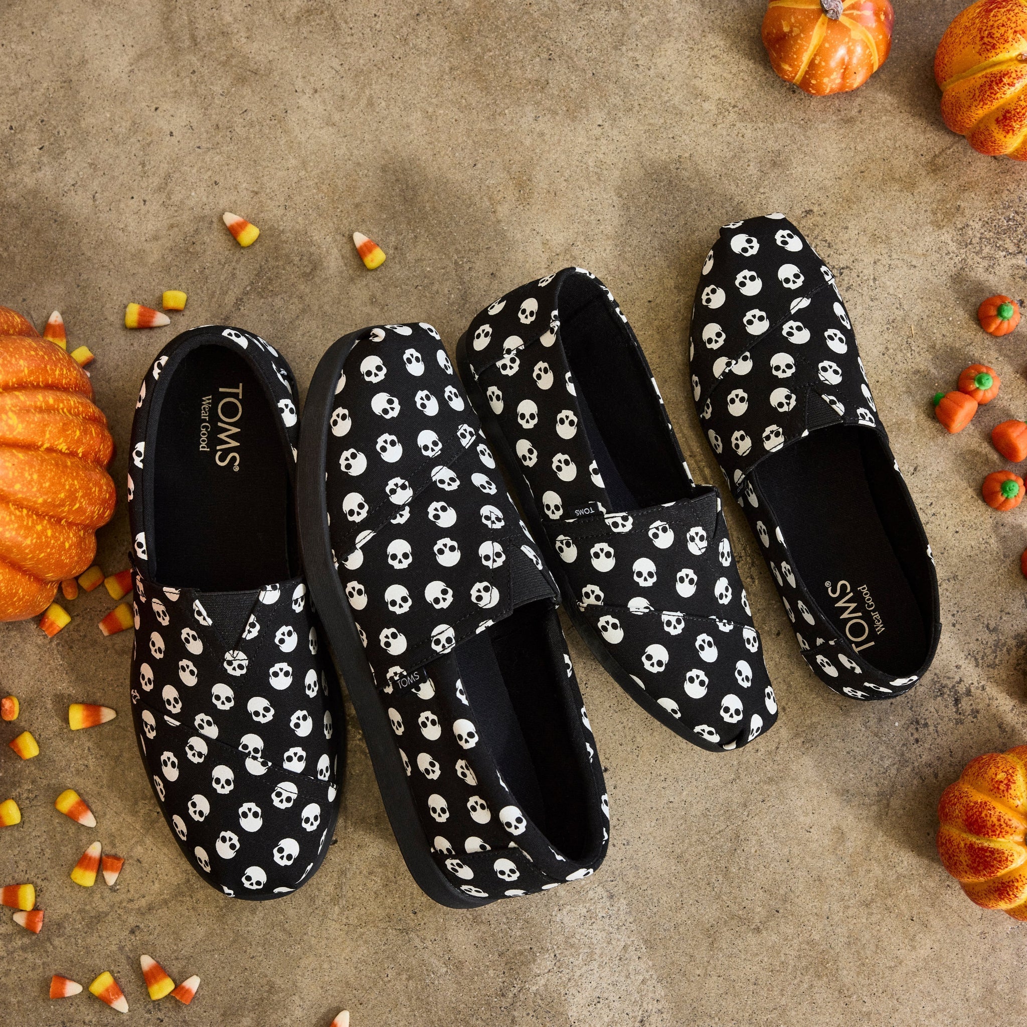 Alp FWD Black Glow In The Dark Halloween Skulls