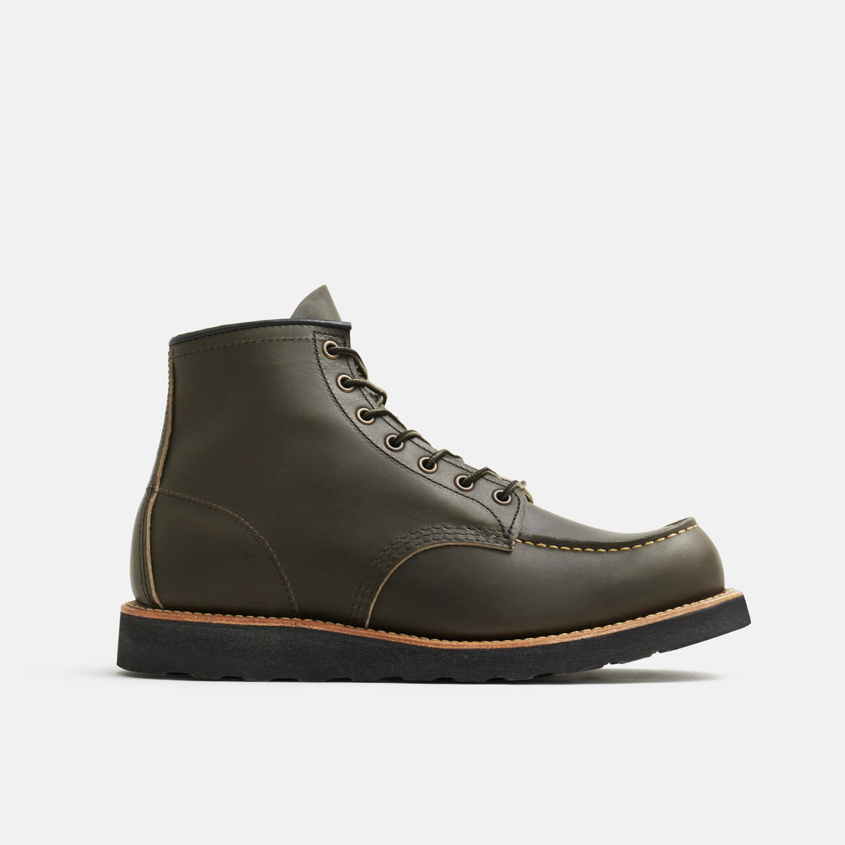 Classic Moc in Alpine Leather 8828 | Red Wing Heritage | Red Wing Shoes Men