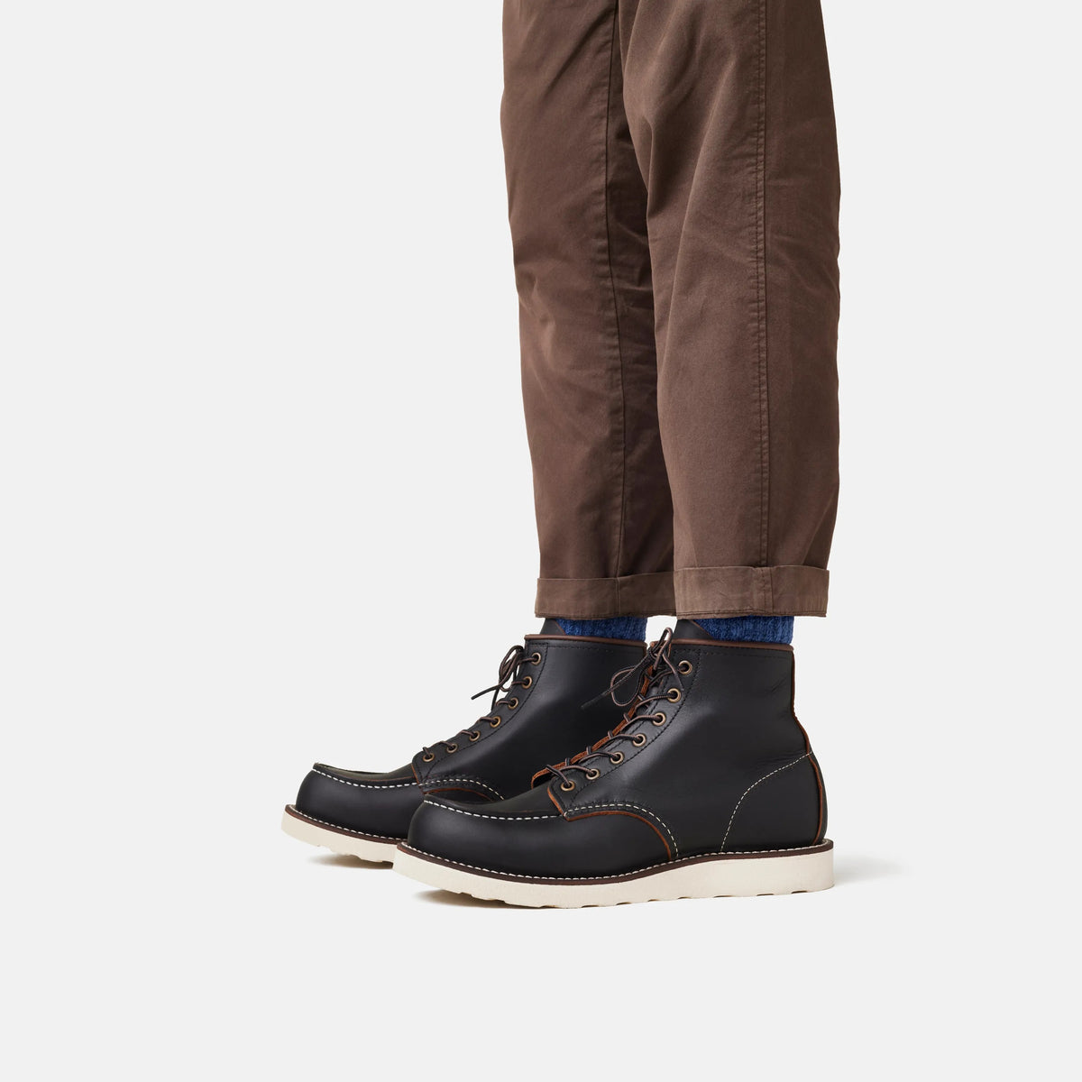 Classic Moc 6-Inch Boot in Black Leather 8849 | Red Wing Shoes Men