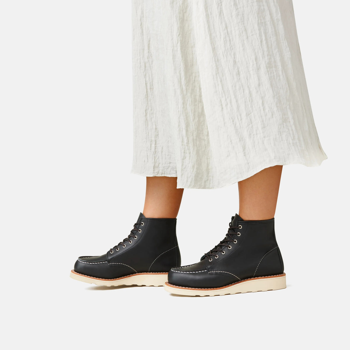 6-Inch Classic Moc Short Boot in Black Leather 3373 | Red Wing Heritage | Red Wing Shoes Women|Apparel